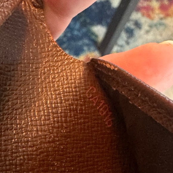 Men’s Louis Vuitton Damien Bifold Wallet - Picture 12 of 12